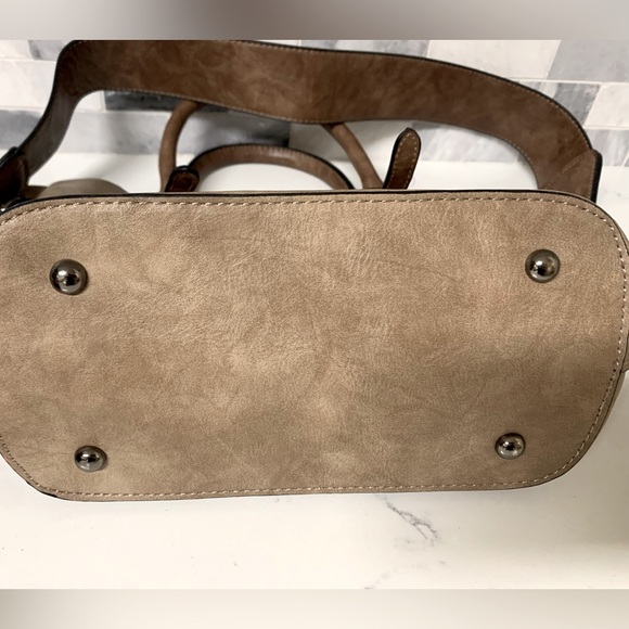 Treska Shoulder Bag and Crossbody - Picture 6 of 10